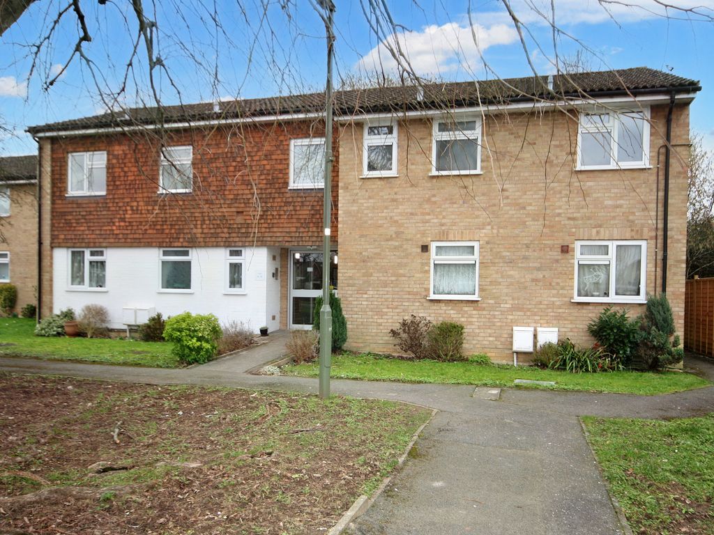 2 bed flat to rent in Middlemead Close, Bookham, Leatherhead KT23 Zoopla