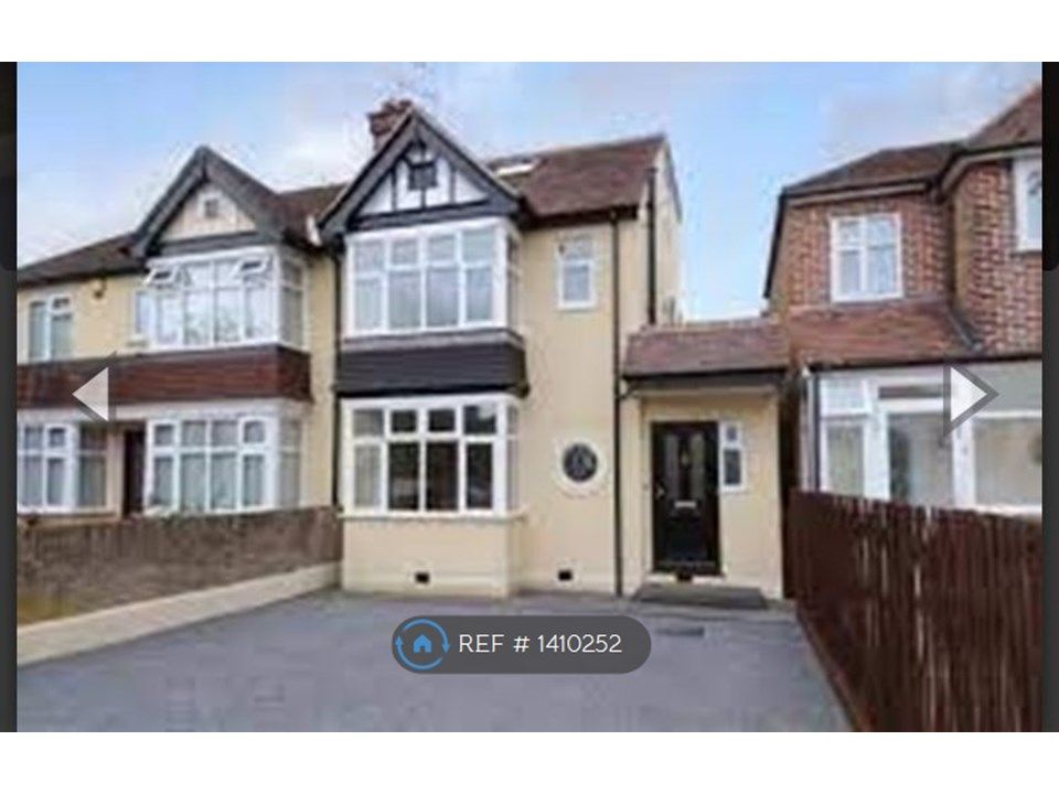3 bed semidetached house to rent in Cannon Lane, Pinner HA5, £2,550