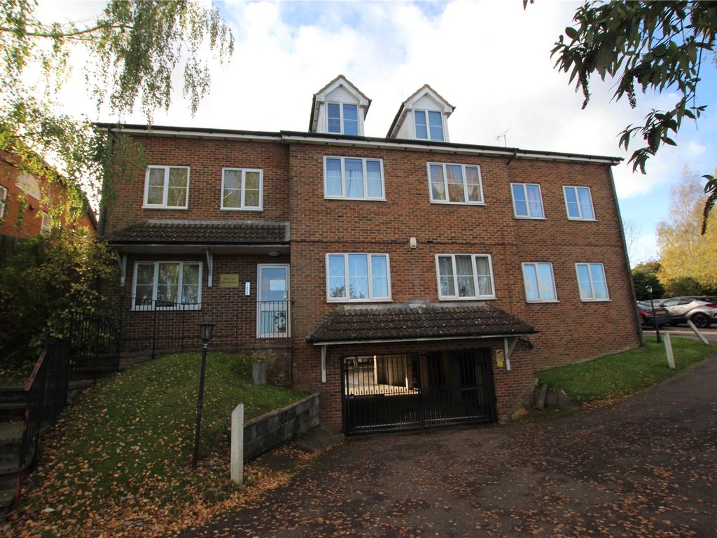 1 bed flat to rent in Half Moon Place, London Road, Dunstable LU6, £850 pcm Zoopla