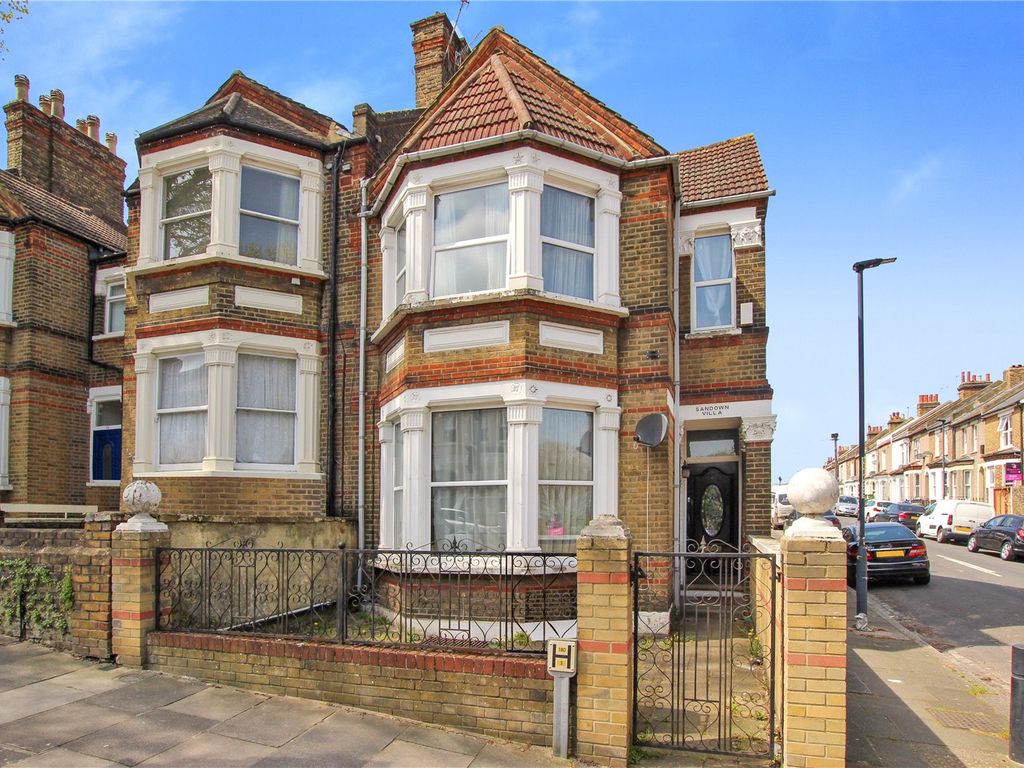 4 bed end terrace house for sale in Griffin Road, Plumstead, London