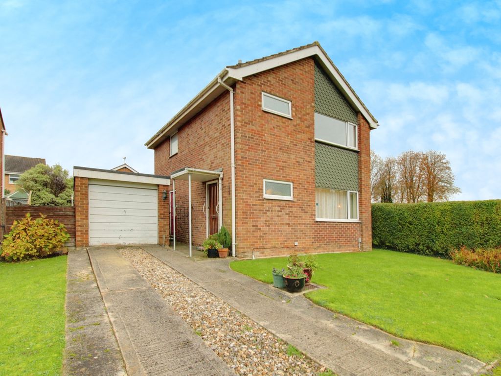 3 bed detached house for sale in Overbrook, Eldene, Swindon, Wiltshire
