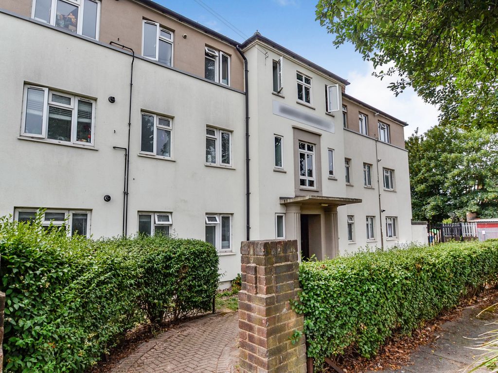 2 bed flat for sale in Wheatley Mansions, Bevan Avenue, Essex IG11 Zoopla