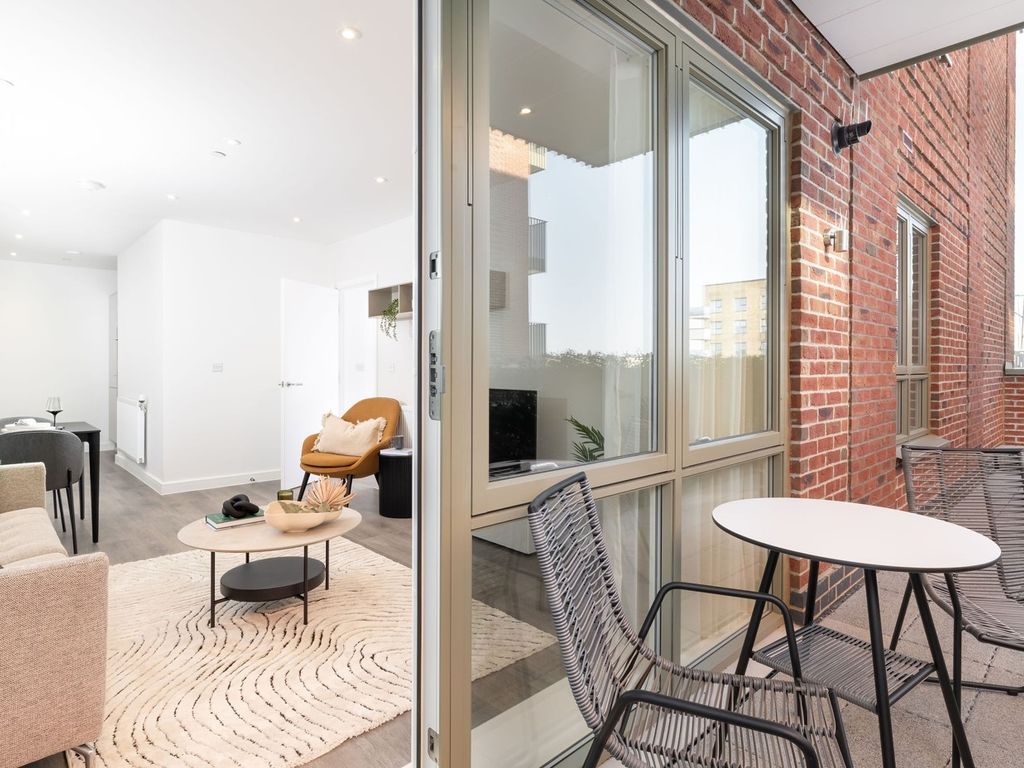 New home, 3 bed flat for sale in Prestwick Road, Watford WD19, £442,500