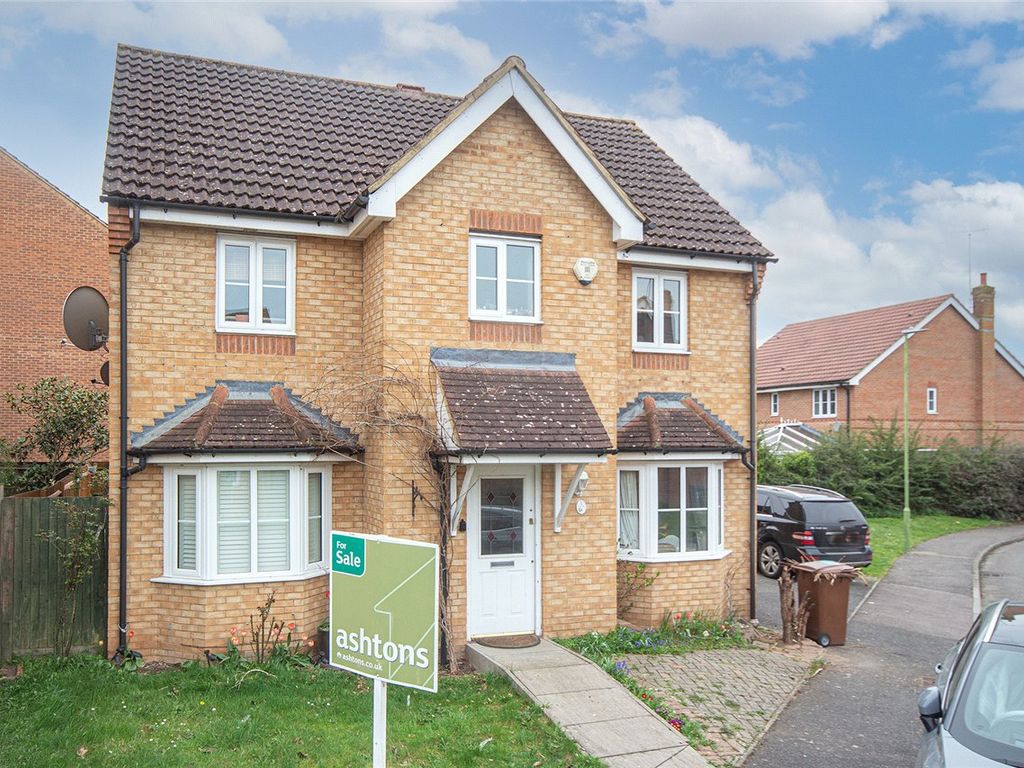 4 bed detached house for sale in Mulberry Mead, Hatfield, Hertfordshire