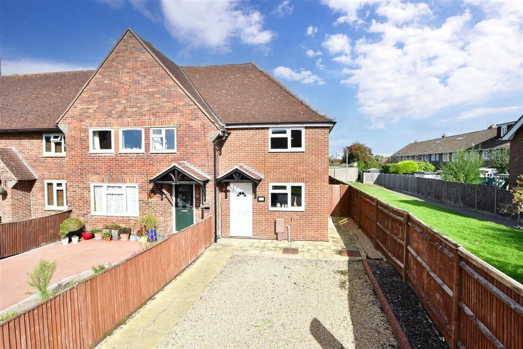2 bed end terrace house for sale in Manor Road, Southbourne, Hampshire