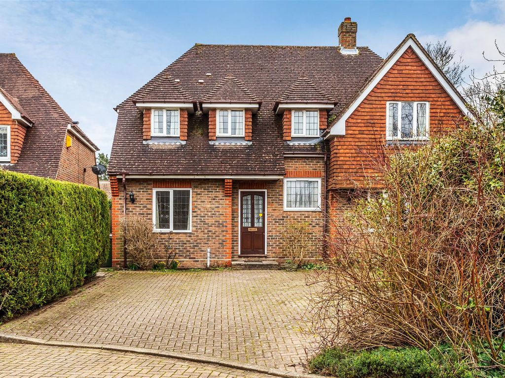 4 bed property for sale in April Close, Ashtead KT21, £1,100,000 Zoopla