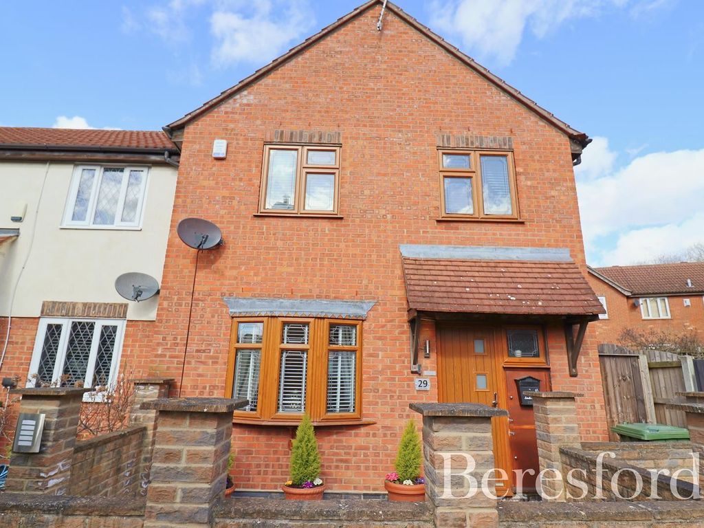 3 bed end terrace house for sale in Larch Close, Laindon, Basildon