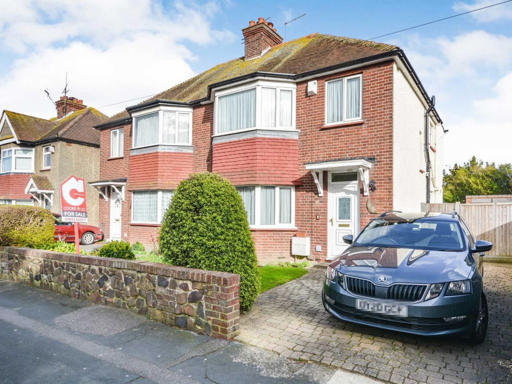 4 bed semidetached house for sale in Osborne Road, Broadstairs, Kent