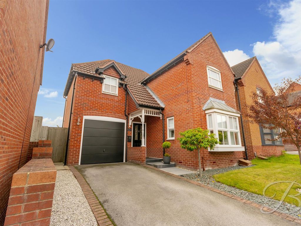 3 bed detached house for sale in Valley View, Mansfield NG18, £280,000