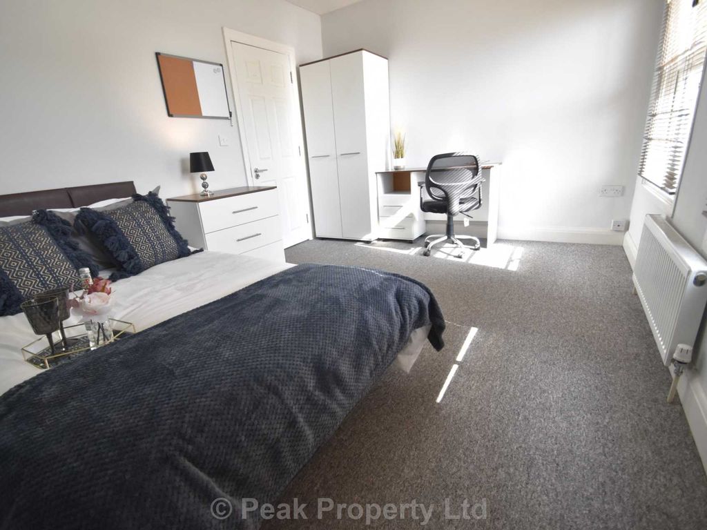 5 bed shared to rent in All 5 Rooms Available, Hartington