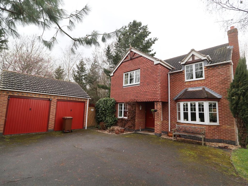 4 bed detached house for sale in Kingsmead, Stretton, BurtonOnTrent