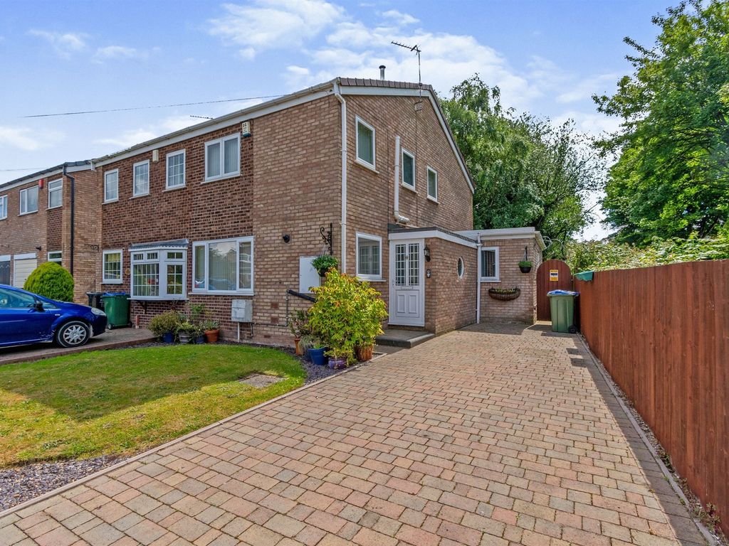 3 bed semidetached house for sale in Parkside Close, Wednesbury WS10