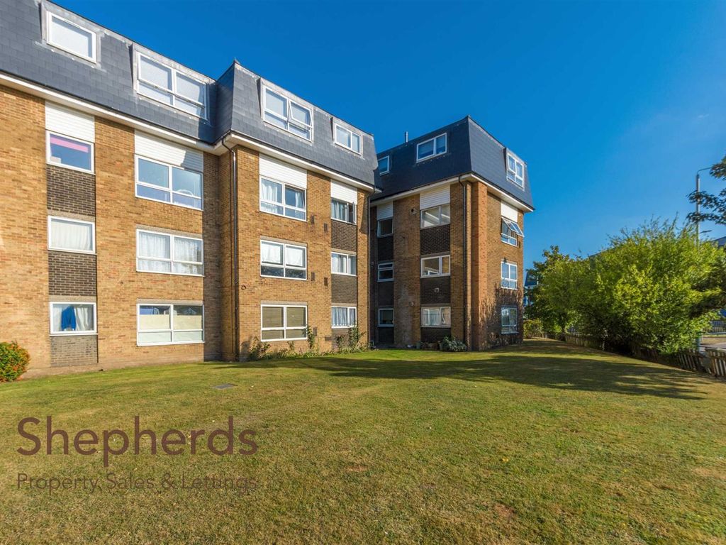 2 bed flat to rent in Lampits, Hoddesdon EN11, £1,100 pcm Zoopla