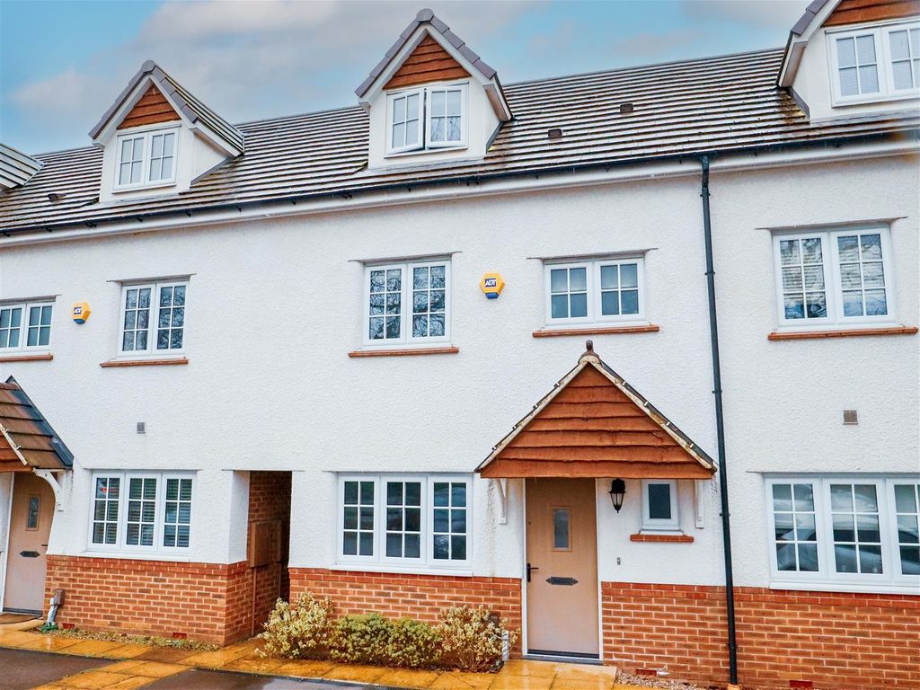 4 bed town house for sale in Ferry Pickering Close, Hinckley LE10 Zoopla