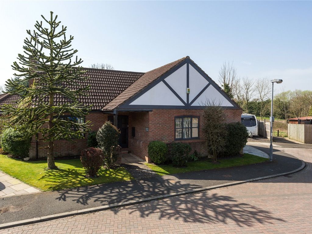 3 bed bungalow for sale in Netherwoods, Strensall, York, North
