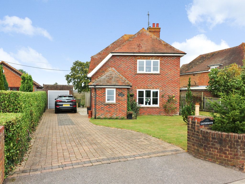 2 bed detached house for sale in Sandwich Road, Woodnesborough CT13, £
