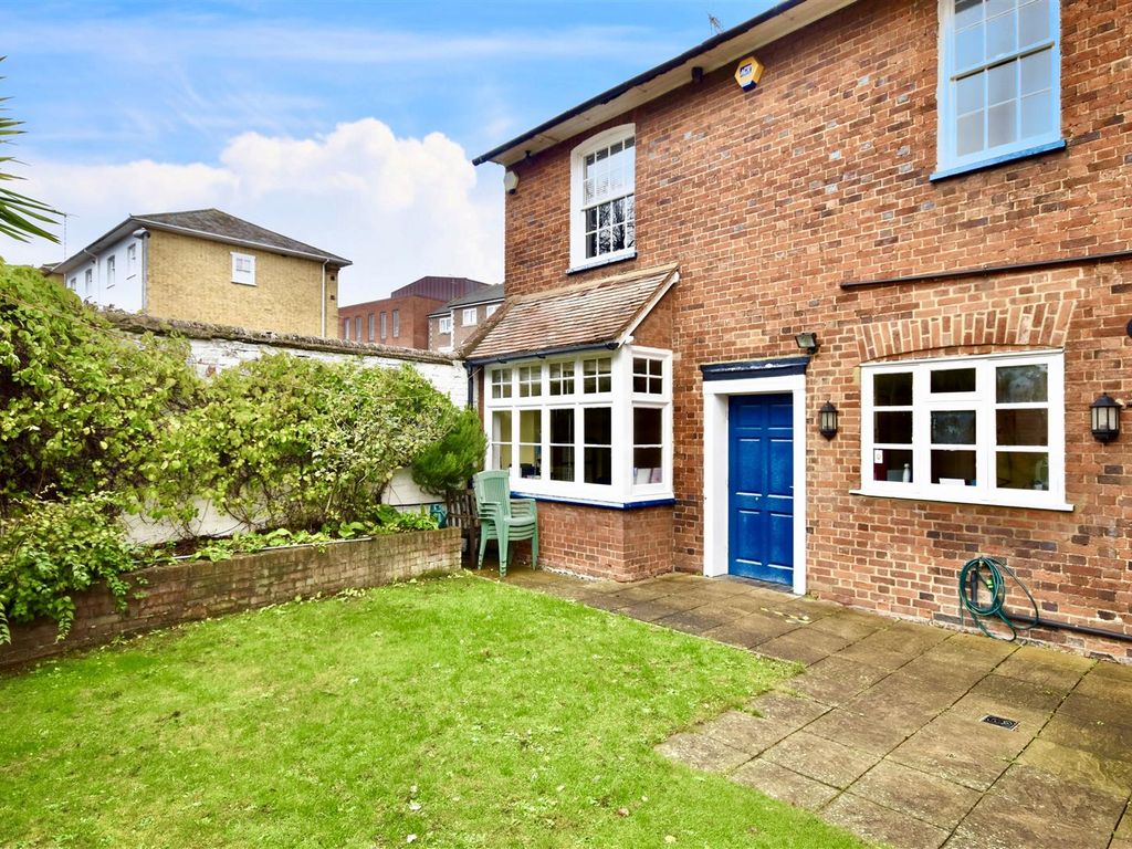 Lake Street, Leighton Buzzard LU7  