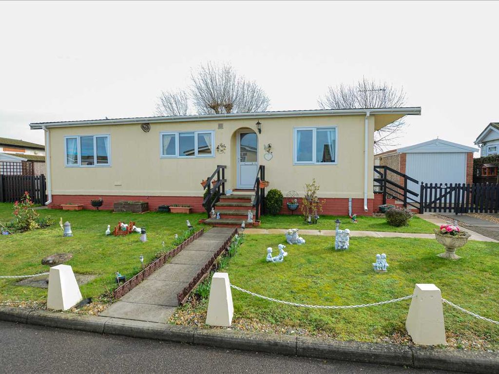 2 bed mobile/park home for sale in Marina View, Dogdyke, Lincoln LN4