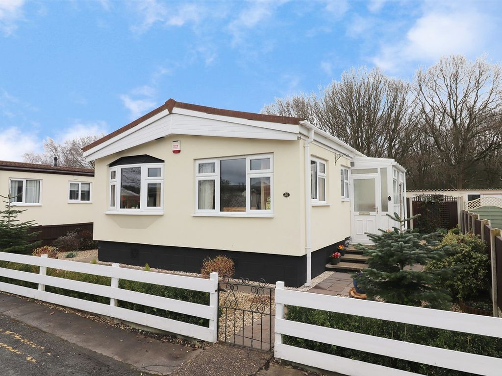 2 bed mobile/park home for sale in Lagoon Road, Parklands Mobile Homes