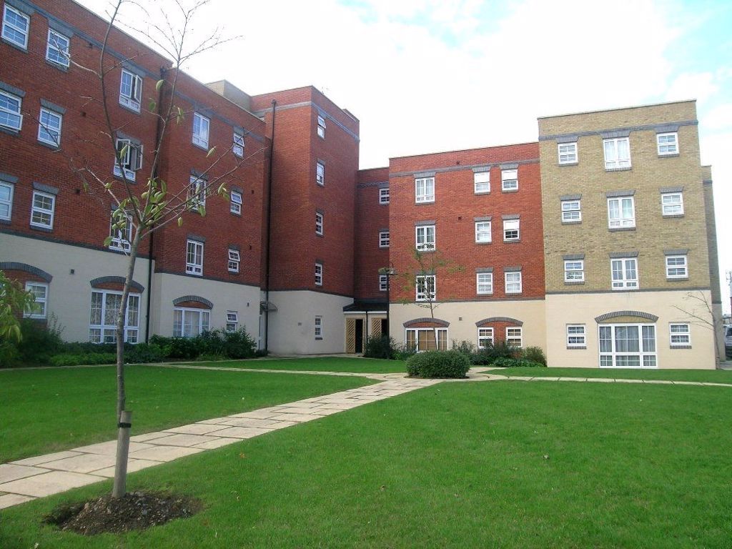 2 bed flat to rent in Holyhead Mews, Cippenham, Slough SL1 Zoopla