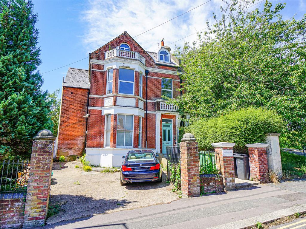 2 bed flat for sale in Linton Road, Hastings TN34, £230,000 Zoopla