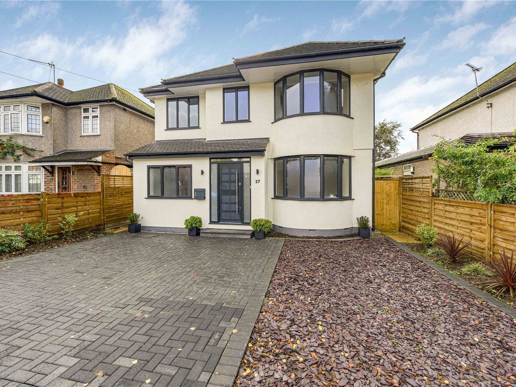 5 bed detached house for sale in Cromford Way, New Malden KT3, £