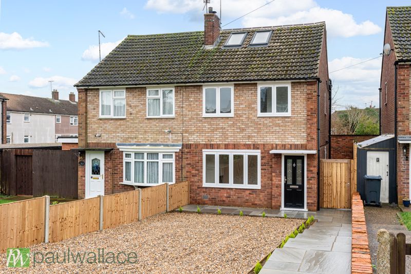 3 bed semidetached house for sale in Jubilee Avenue, Ware SG12, £