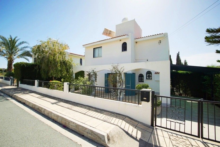 2 bed villa for sale in Paphos, Pegia Coral Bay, Coral Bay, Paphos