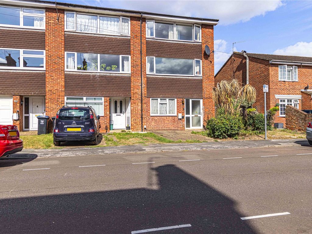4 bed end terrace house for sale in Horsecroft Road, Boxmoor, Hemel