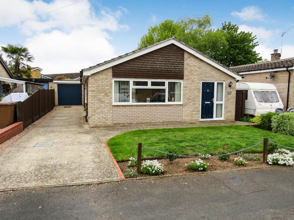 2 bed detached bungalow for sale in Barr Drive, Lakenheath, Brandon