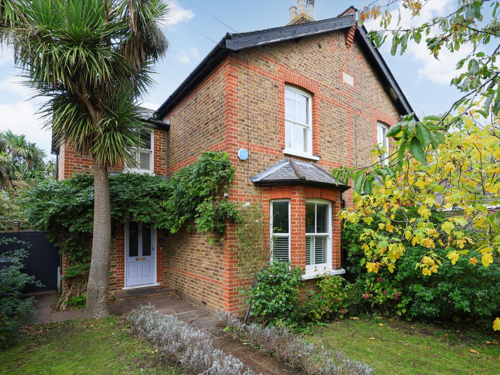 4 bed semidetached house for sale in Church Walk, Thames Ditton