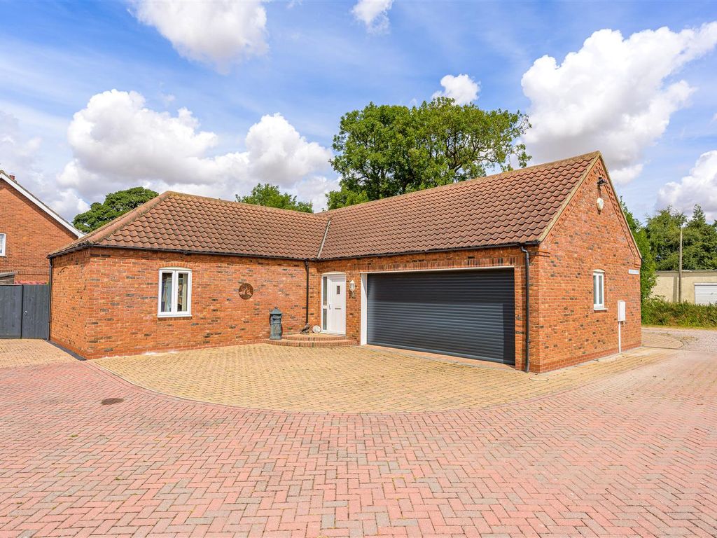 3 bed detached bungalow for sale in Latham Court, Holland Fen, Lincoln