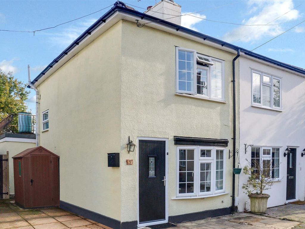 2 bed semidetached house for sale in Mills Road, Hersham, WaltonOn