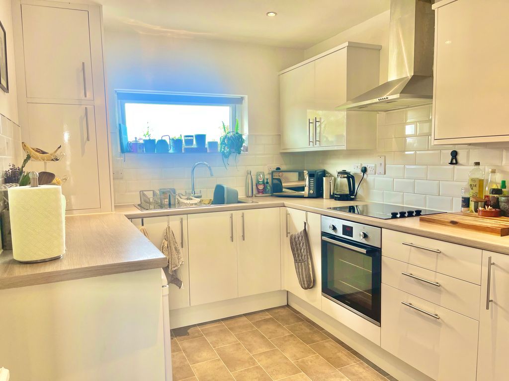 2 bed flat to rent in Pound Close, Topsham, Exeter EX3, £925 pcm Zoopla