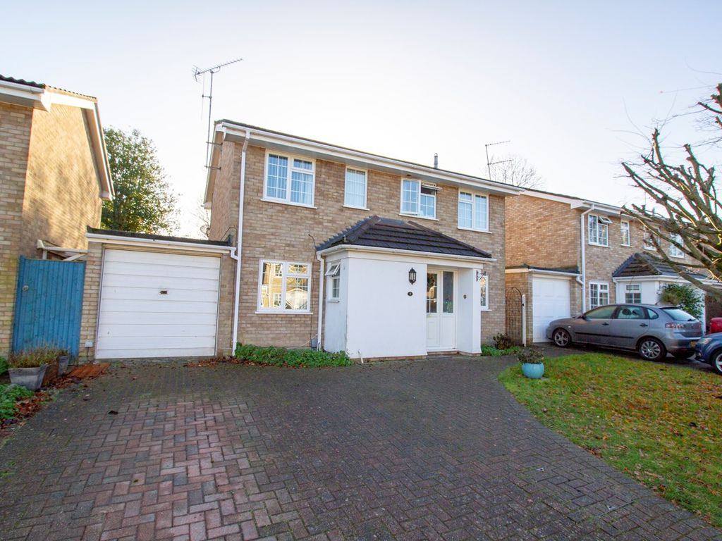4 bed detached house for sale in Curzon Drive, Fleet GU52 Zoopla