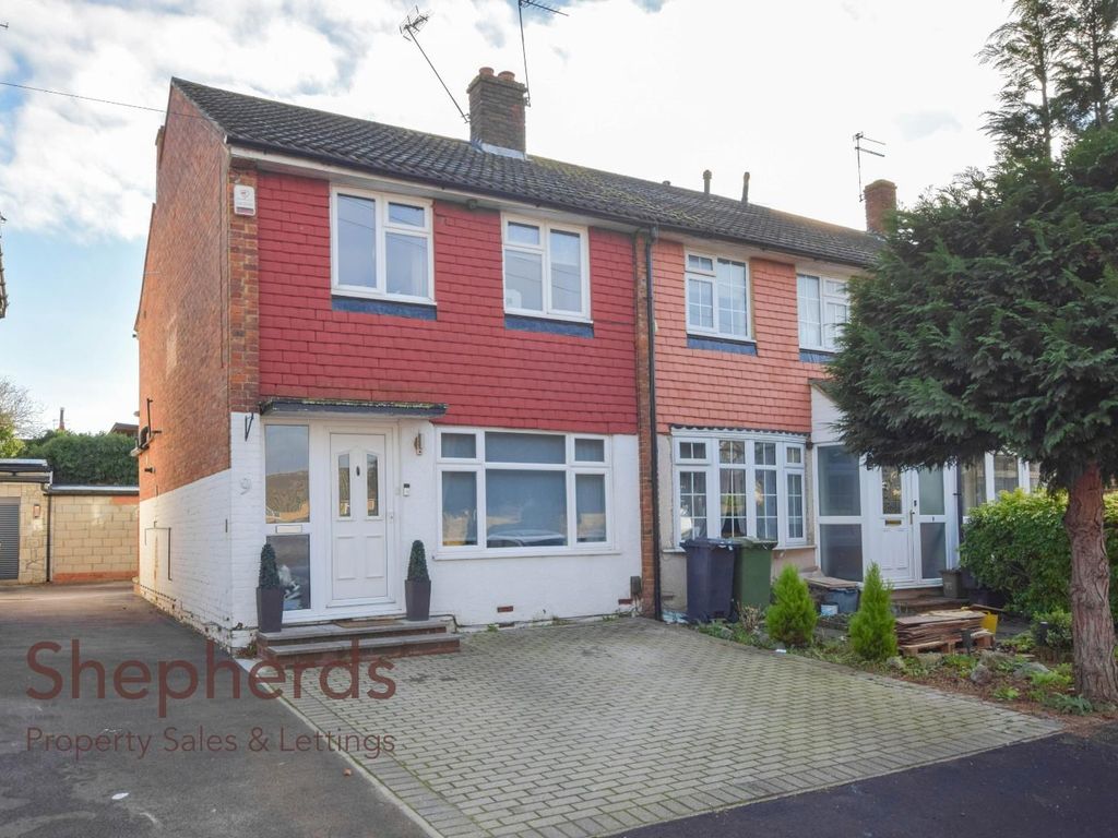 3 bed end terrace house for sale in Rainer Close, Cheshunt, Waltham