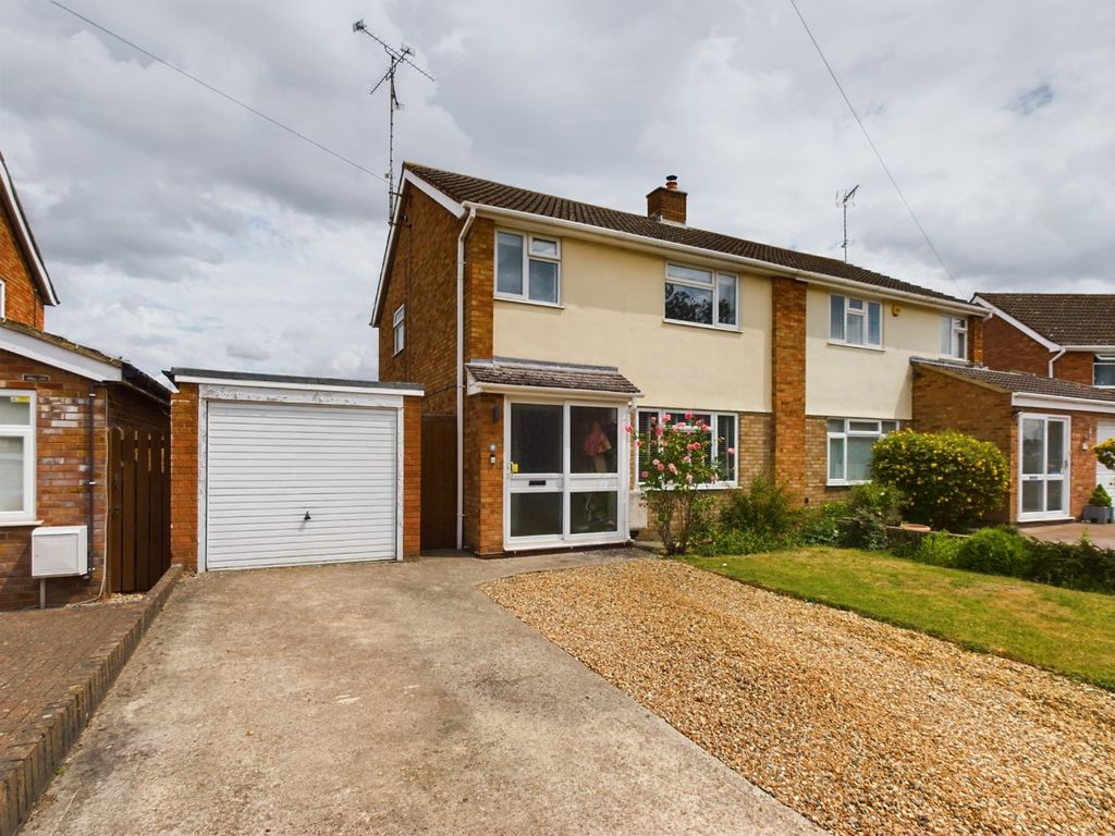 3 bed semidetached house for sale in Ingram Avenue, Bedgrove