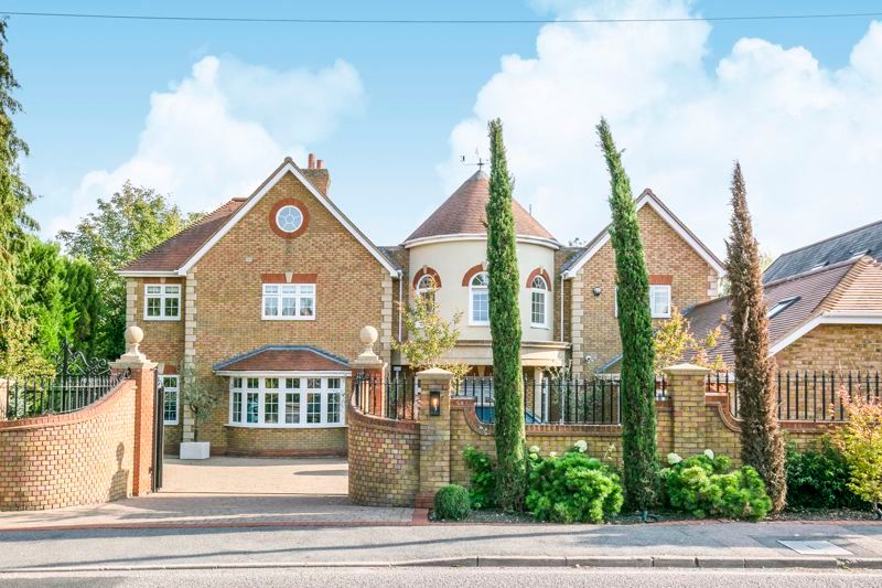 7 bed detached house for sale in East Ridgeway, Cuffley, Hertfordshire