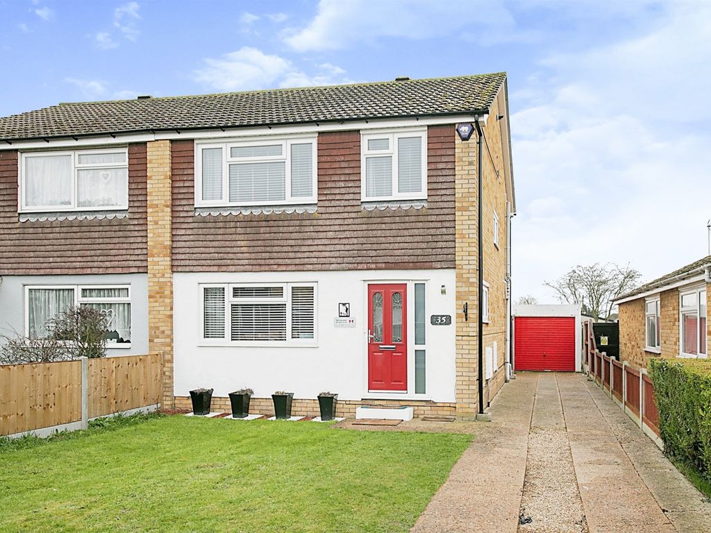 3 bed semidetached house for sale in Totlands Drive, ClactonOnSea