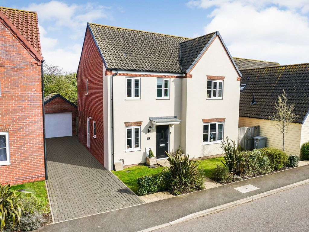 4 bed detached house for sale in Shreeve Road, Blofield, Norwich NR13