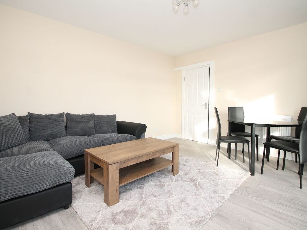 2 bed flat to rent in Ballinger Point, Bromley High Street, London E3
