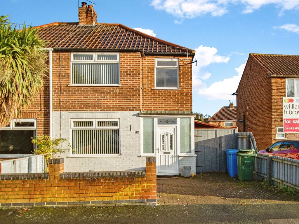 3 bed semidetached house for sale in Spring Gardens, Anlaby Common