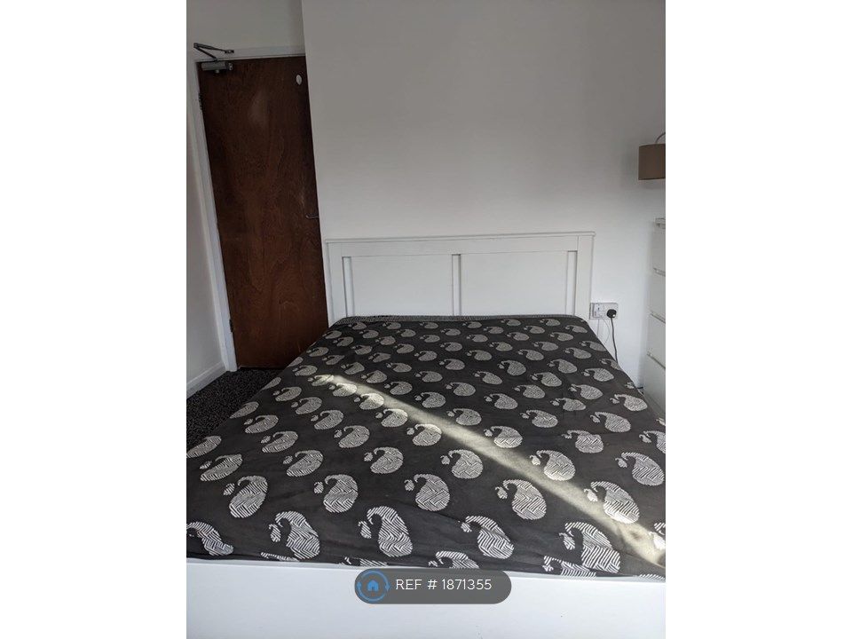 Room to rent in Whitchurch Avenue, Edgware HA8, £850 pcm Zoopla