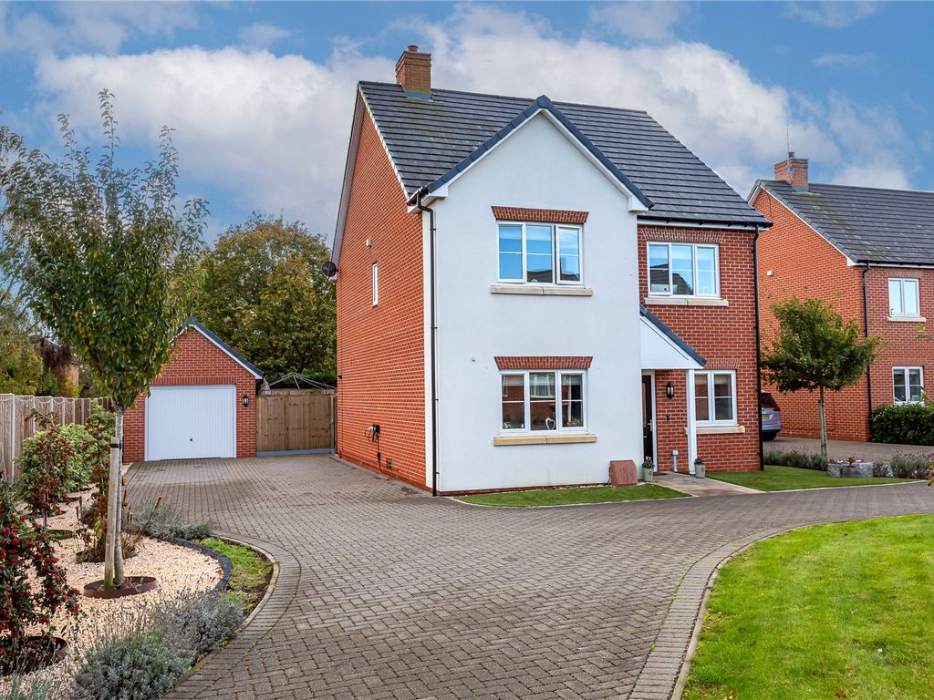 4 bed detached house for sale in Parrott Close, Oakley, Bedford