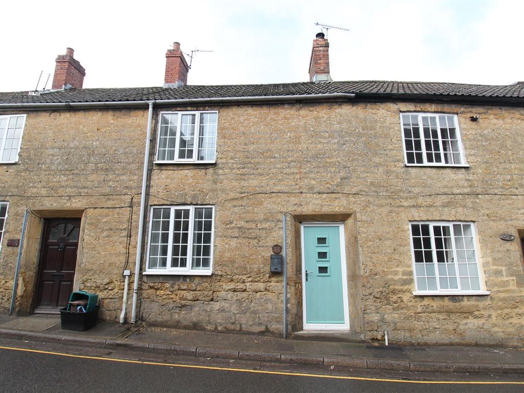2 bed property to rent in Hermitage Street, Crewkerne, Somerset TA18