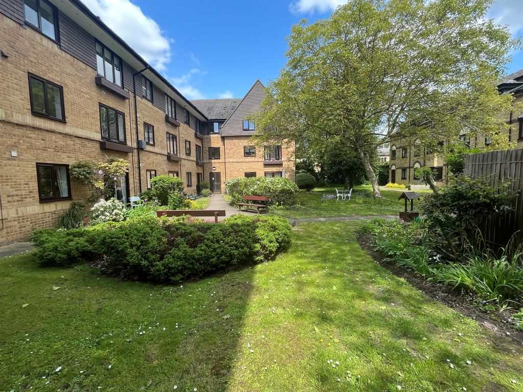2 bed flat for sale in Cherry Hinton Road, Cambridge CB1, £200,000 Zoopla