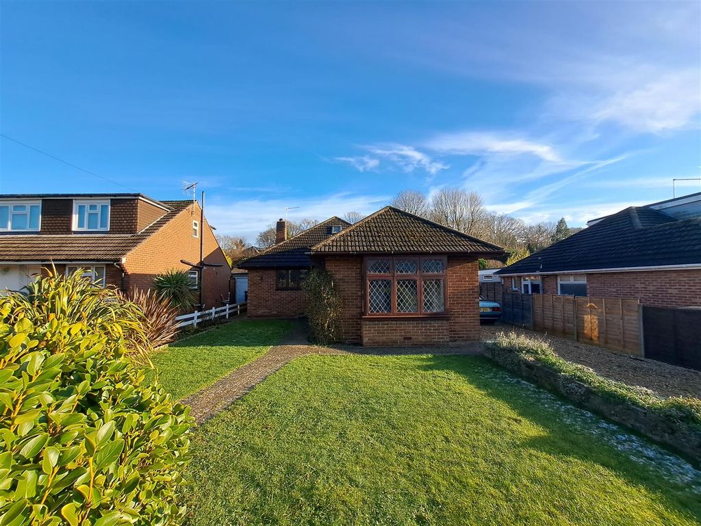 3 bed detached bungalow for sale in Frogmore Lane, Waterlooville PO8 Zoopla