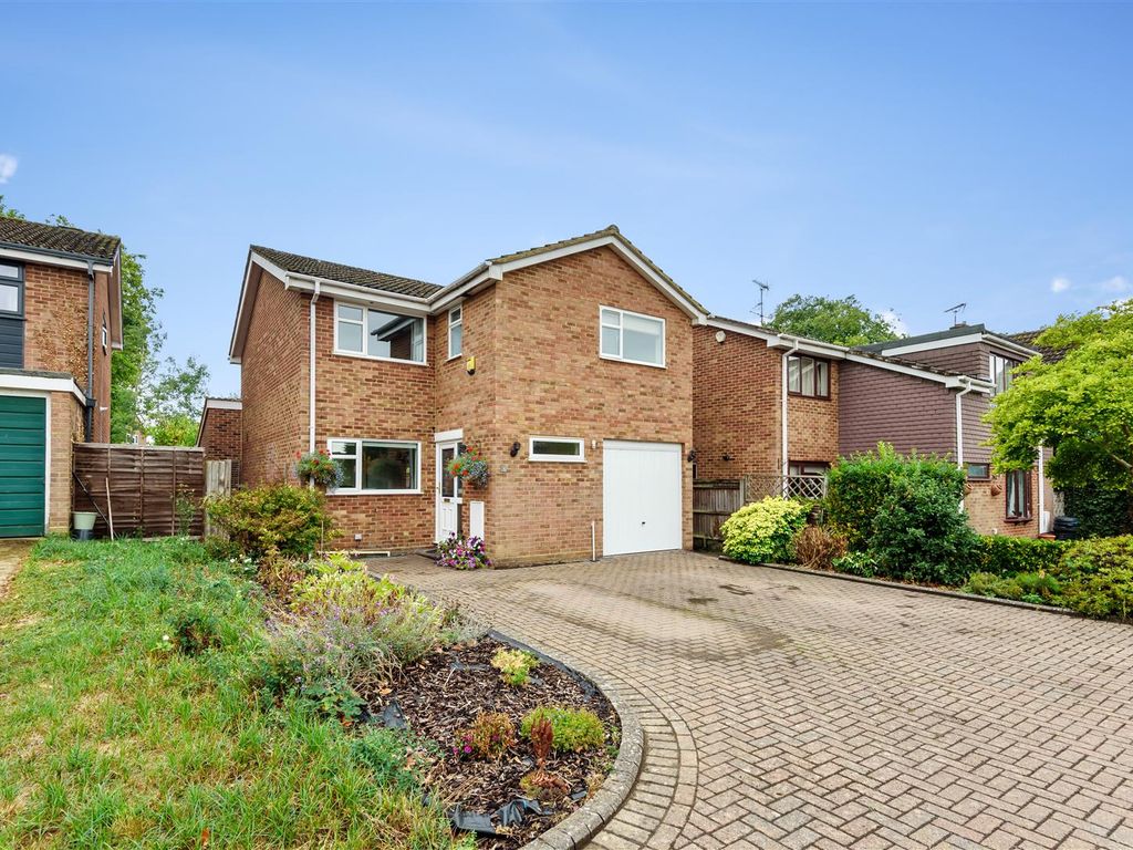 4 bed detached house for sale in Wagtail Close, Twyford, Reading RG10 Zoopla