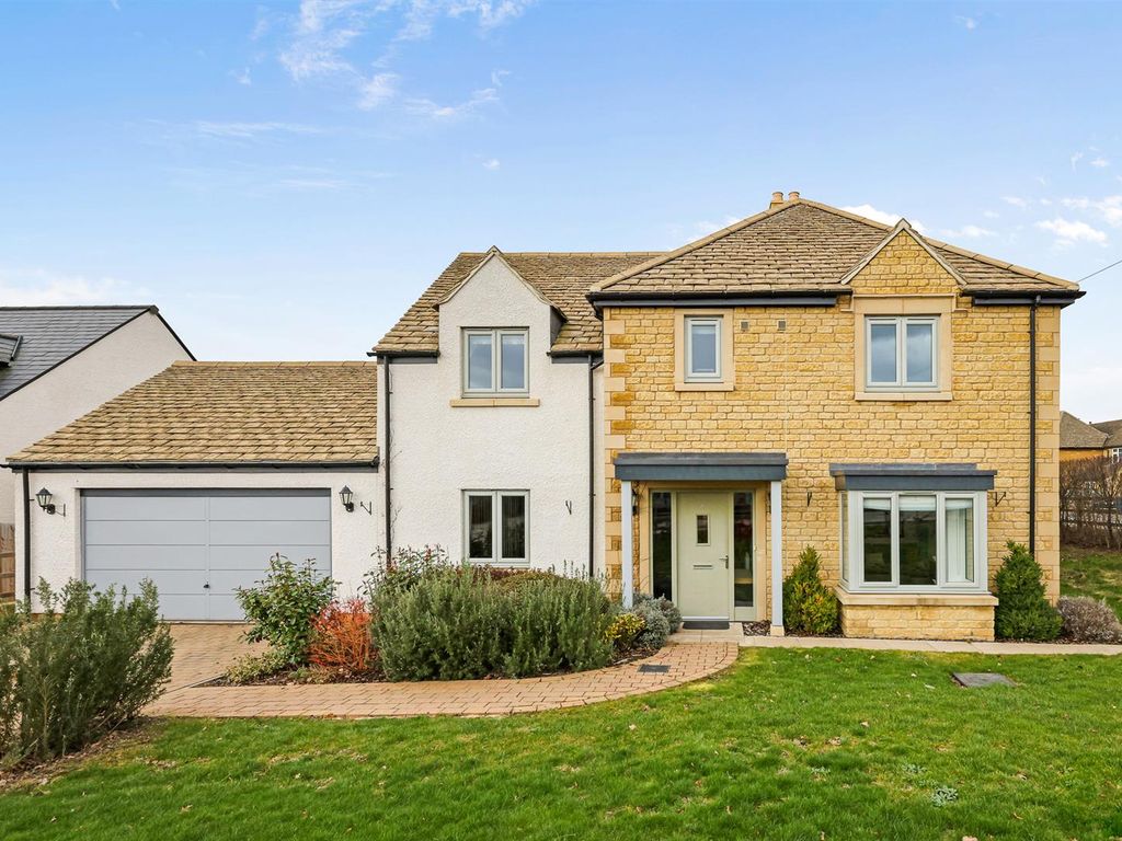 5 bed detached house to rent in Russett Close, Toddington, Cheltenham