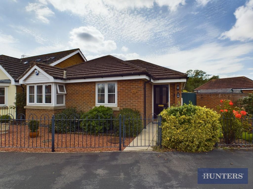 3 bed detached bungalow for sale in Cawthorne Crescent, Filey YO14, £